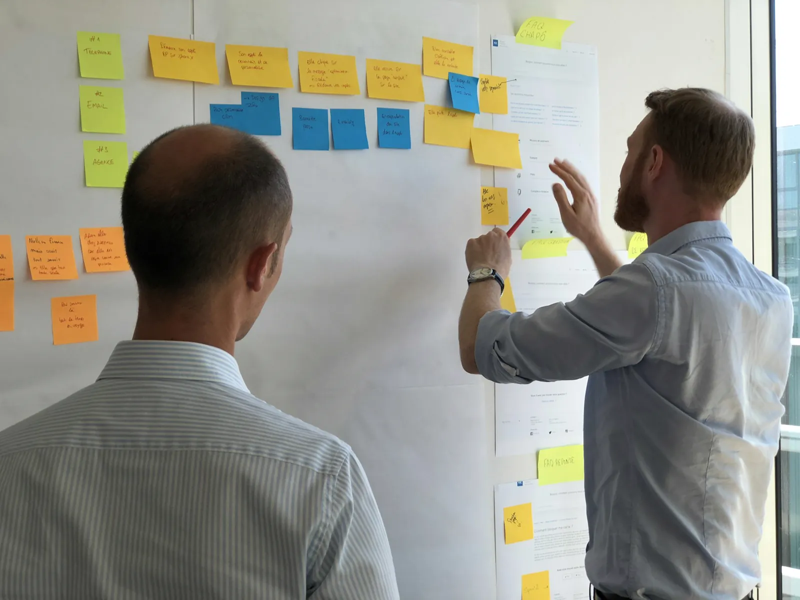 Planungsboard fuer Website-Struktur und Template-Auswahl